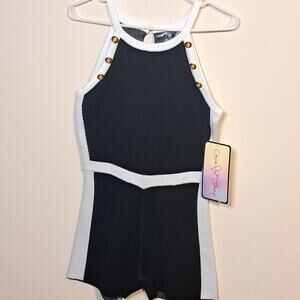 Coco and Shay black and White Romper Size MD.. Sweater Fabric Feel.. Figure Flat